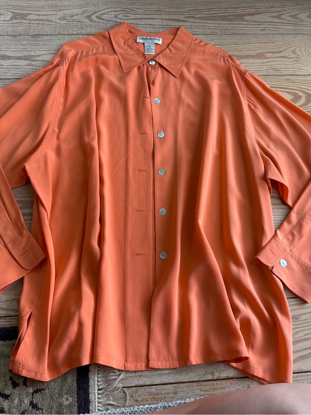 Bloomingdale's 100% Silk Button Down Shirt Size 3X - Picture 2 of 3